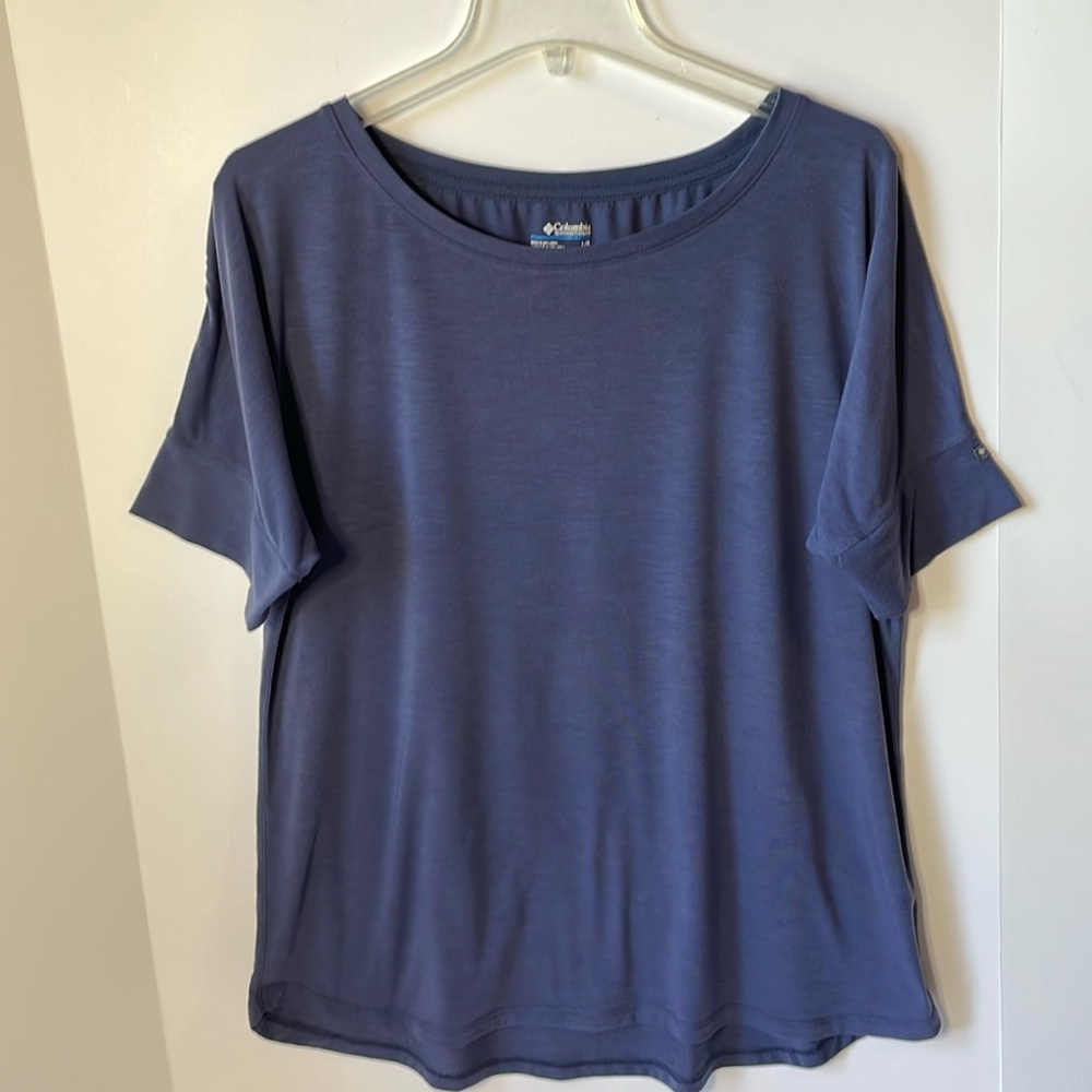 Columbia Women's Large Tee Shirt